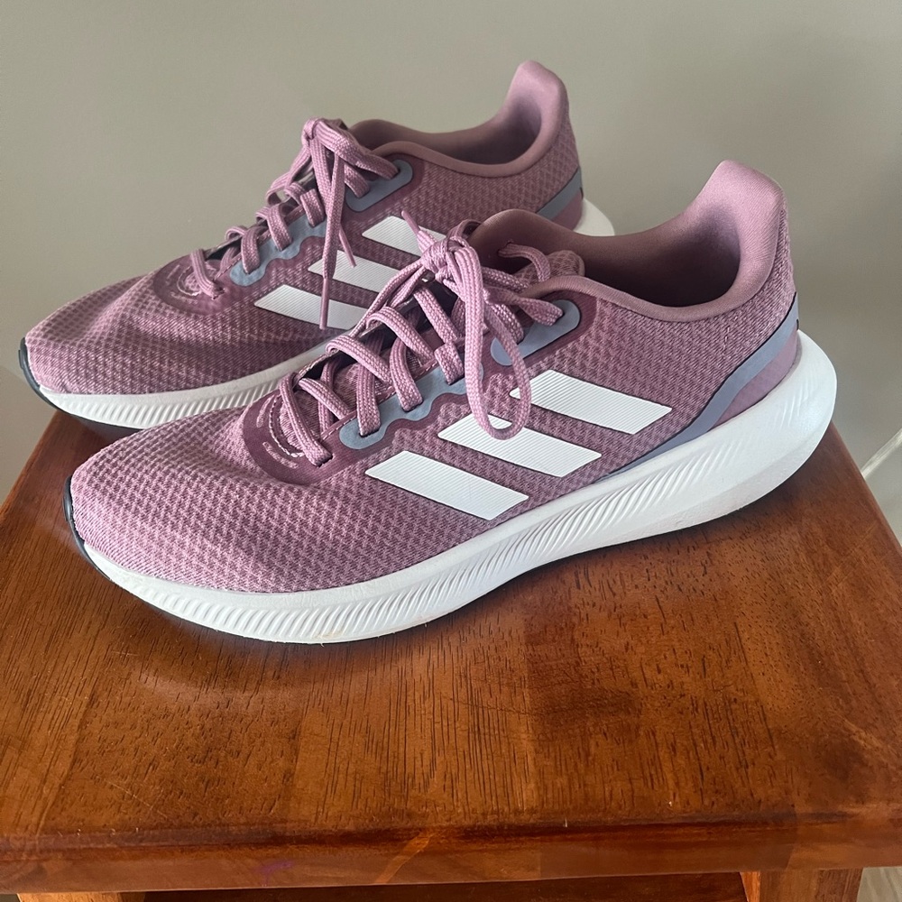Adidas size 8 1/2 Women’s shoe